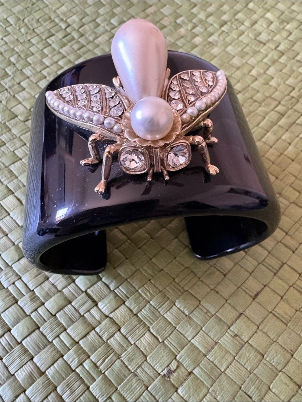 VINTAGE THOT GIOIELLI Italy Rhinestone Bumble Bee Black Lucite Cuff Bracelet